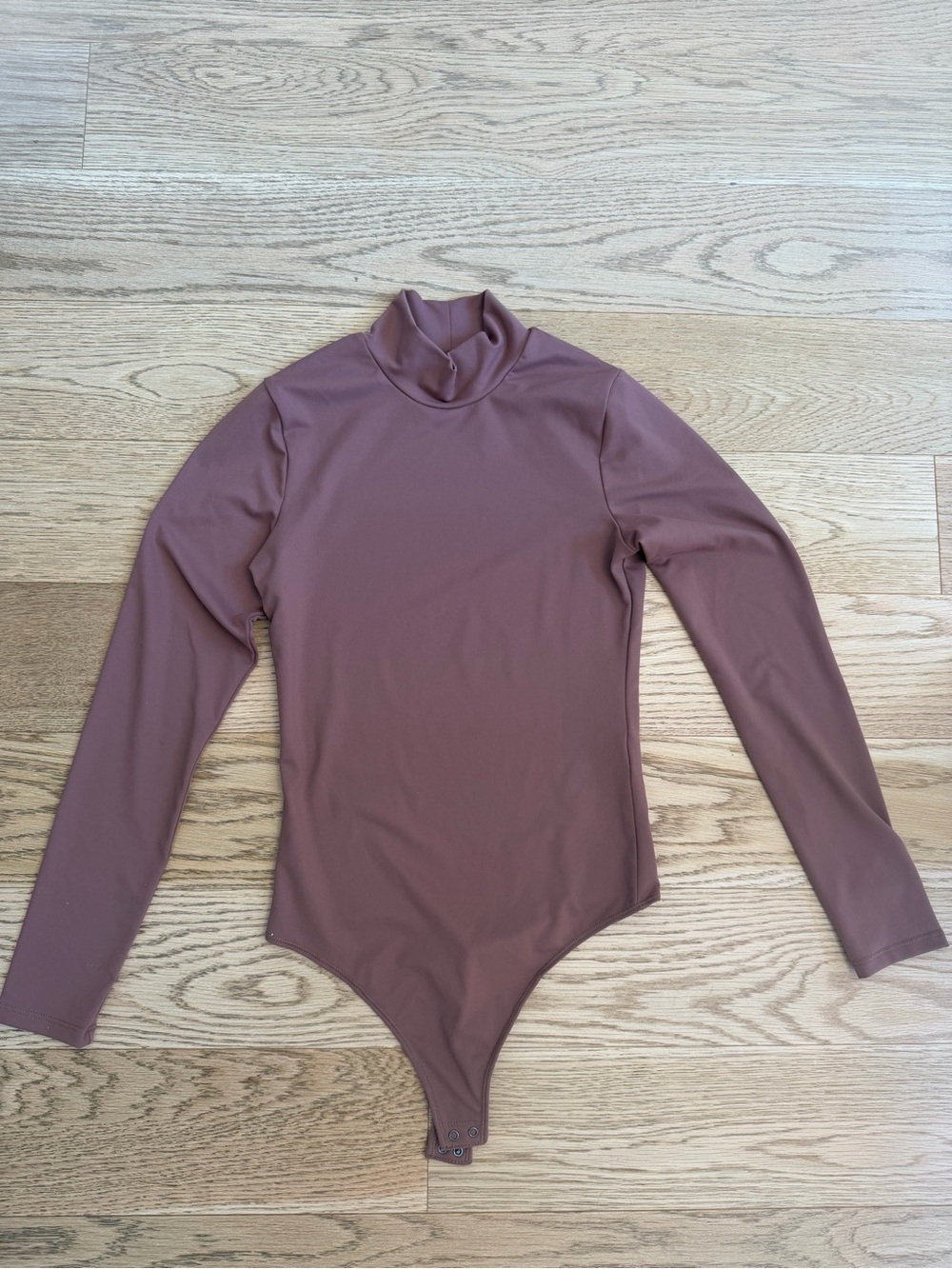Abercrombie & Fitch Long-Sleeve Seamless
Fabric Mockneck Bodysuit, Size Small